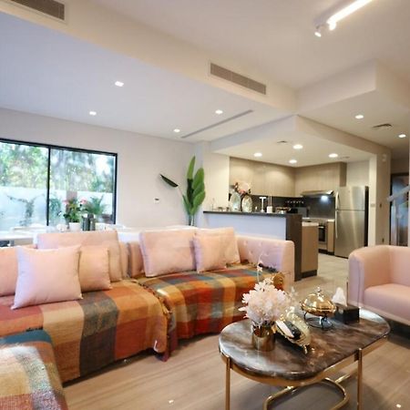 Stunning 4 Bed Villa, Private Pool, Damac Hills Dubai Bagian luar foto