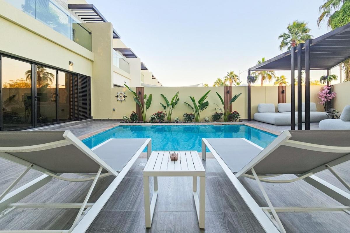 Stunning 4 Bed Villa, Private Pool, Damac Hills Dubai Bagian luar foto