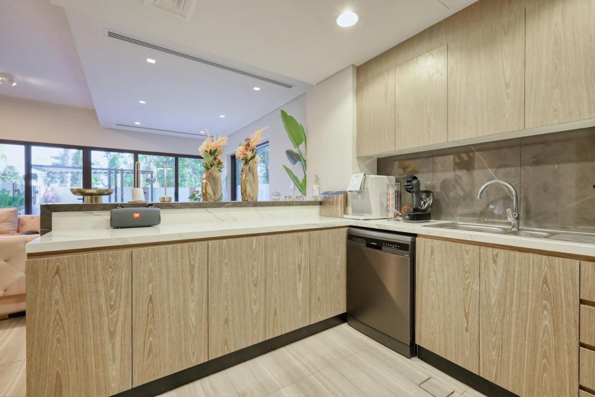 Stunning 4 Bed Villa, Private Pool, Damac Hills Dubai Bagian luar foto