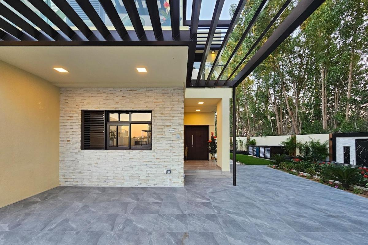 Stunning 4 Bed Villa, Private Pool, Damac Hills Dubai Bagian luar foto