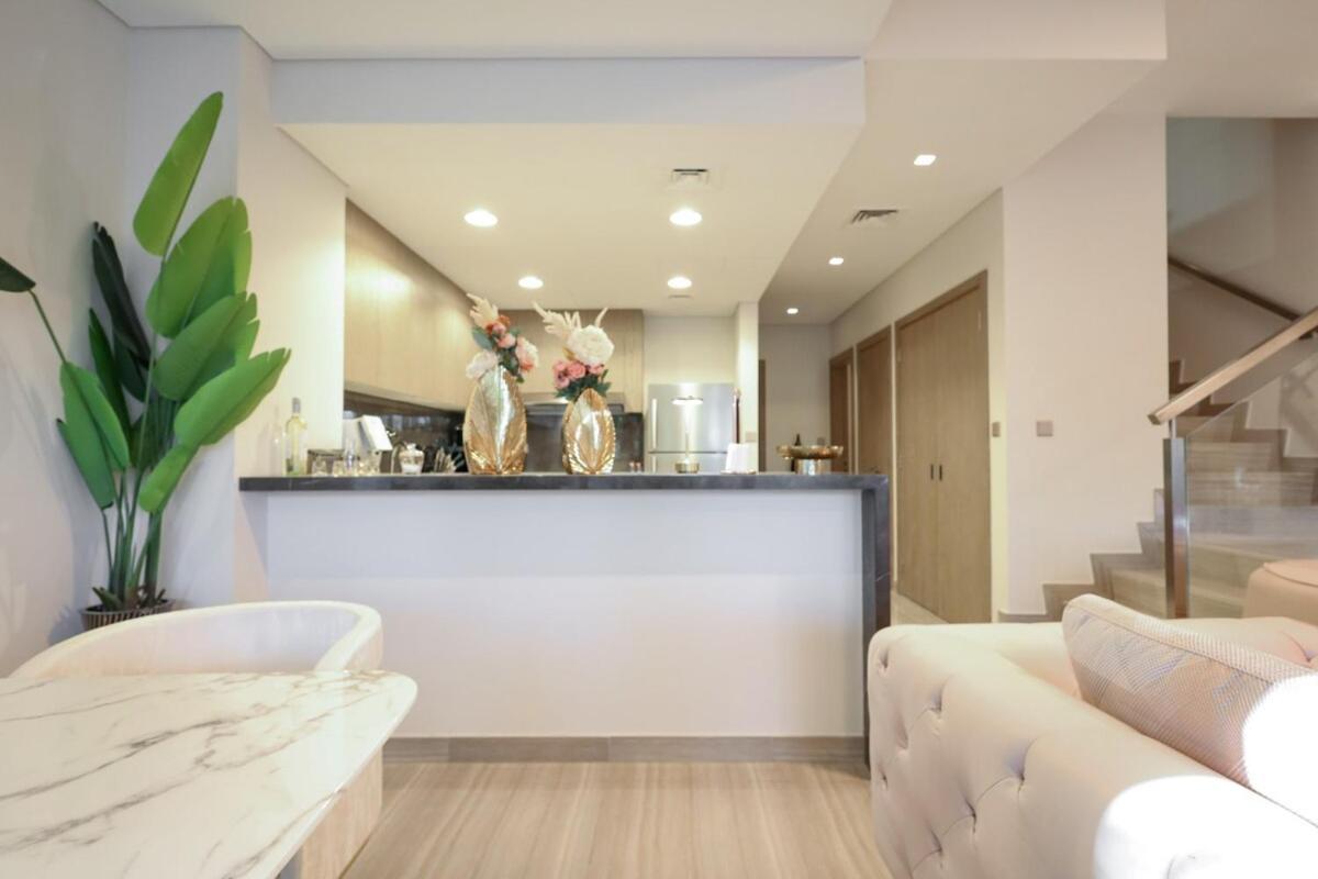 Stunning 4 Bed Villa, Private Pool, Damac Hills Dubai Bagian luar foto