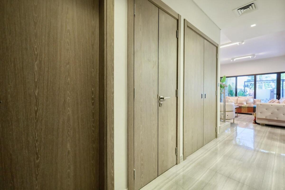 Stunning 4 Bed Villa, Private Pool, Damac Hills Dubai Bagian luar foto