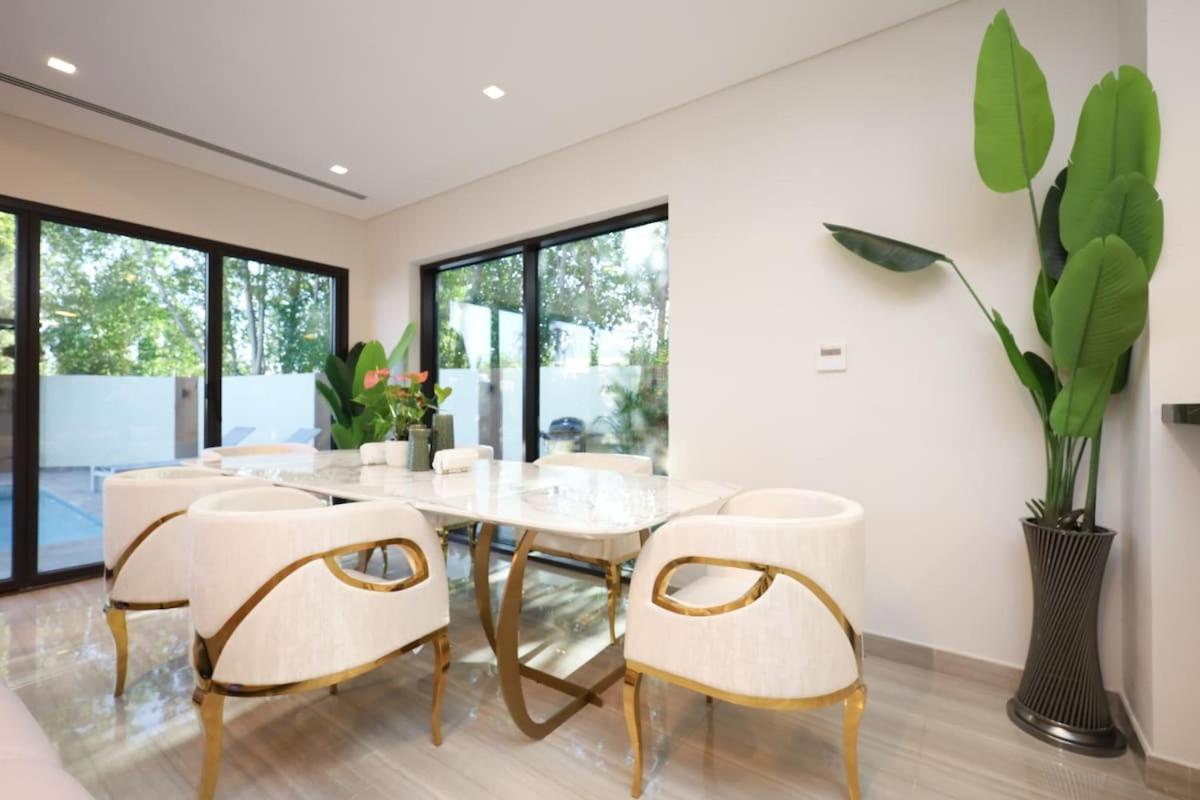 Stunning 4 Bed Villa, Private Pool, Damac Hills Dubai Bagian luar foto