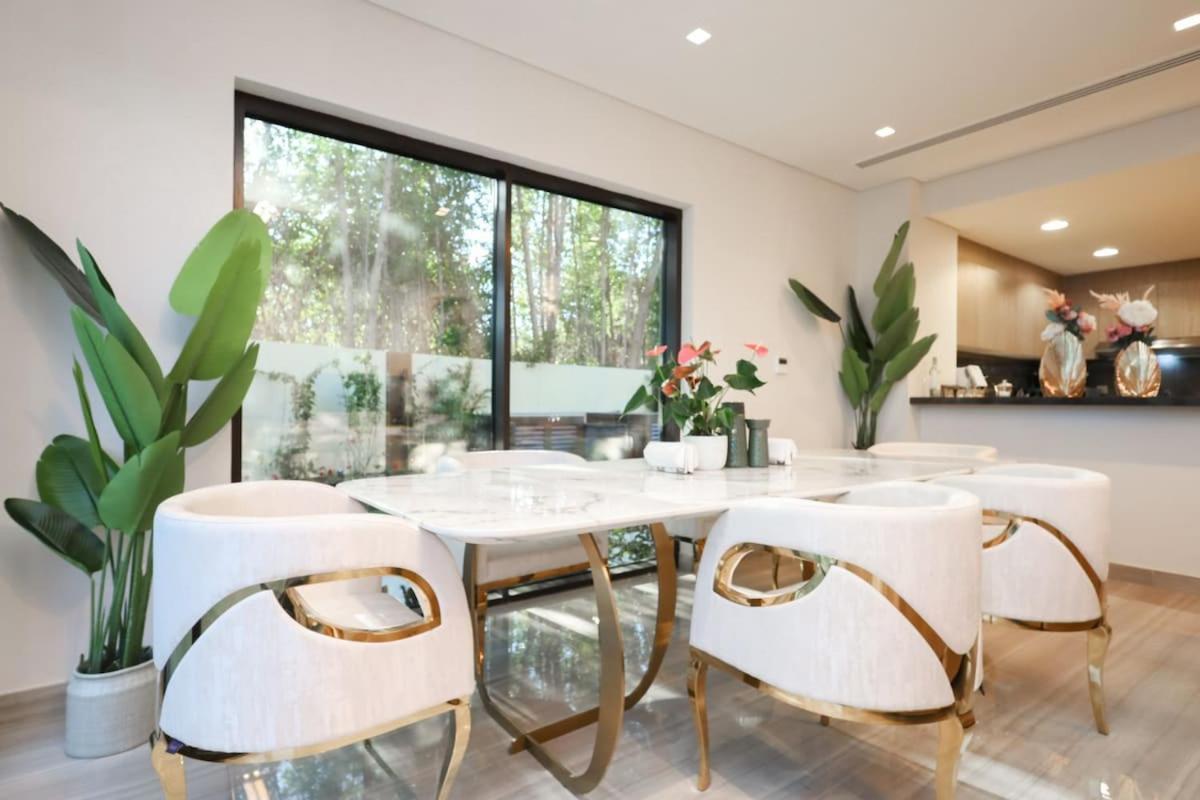 Stunning 4 Bed Villa, Private Pool, Damac Hills Dubai Bagian luar foto