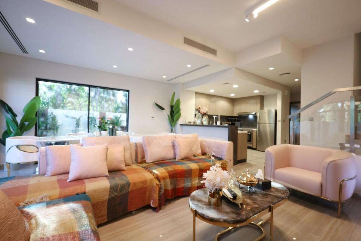 Stunning 4 Bed Villa, Private Pool, Damac Hills Dubai Bagian luar foto