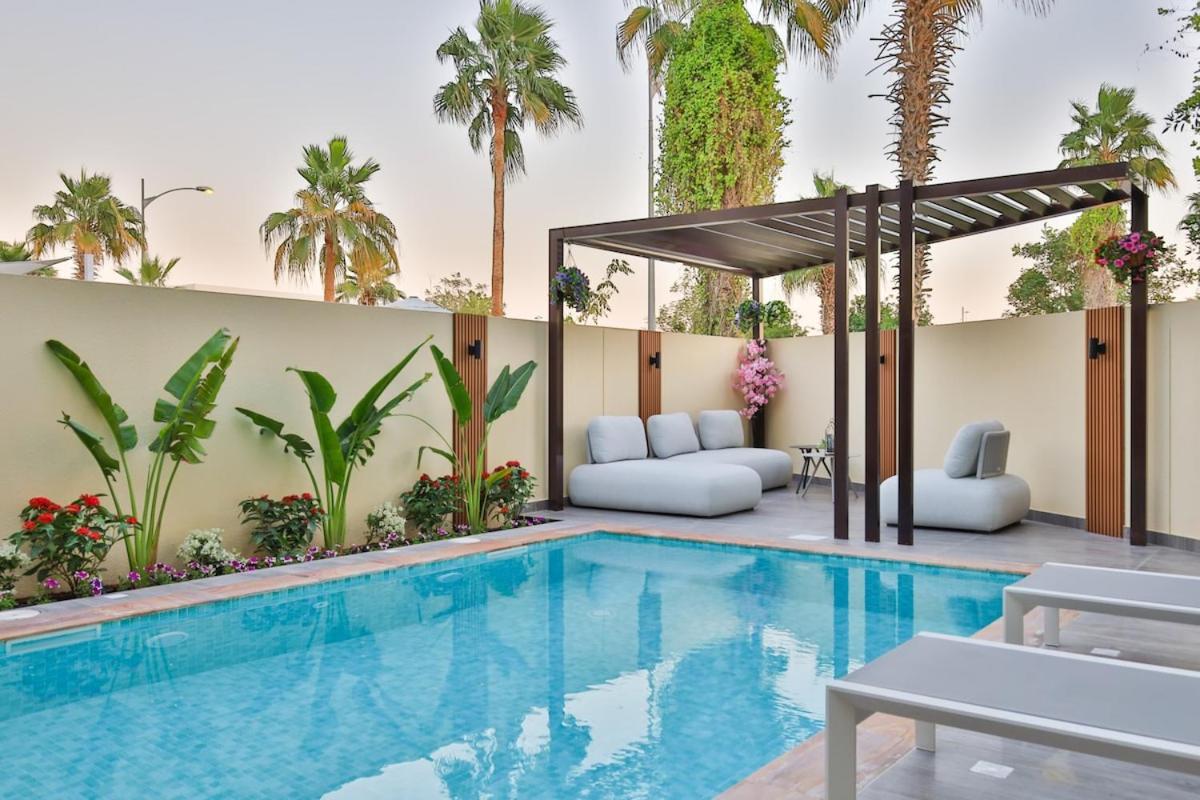 Stunning 4 Bed Villa, Private Pool, Damac Hills Dubai Bagian luar foto
